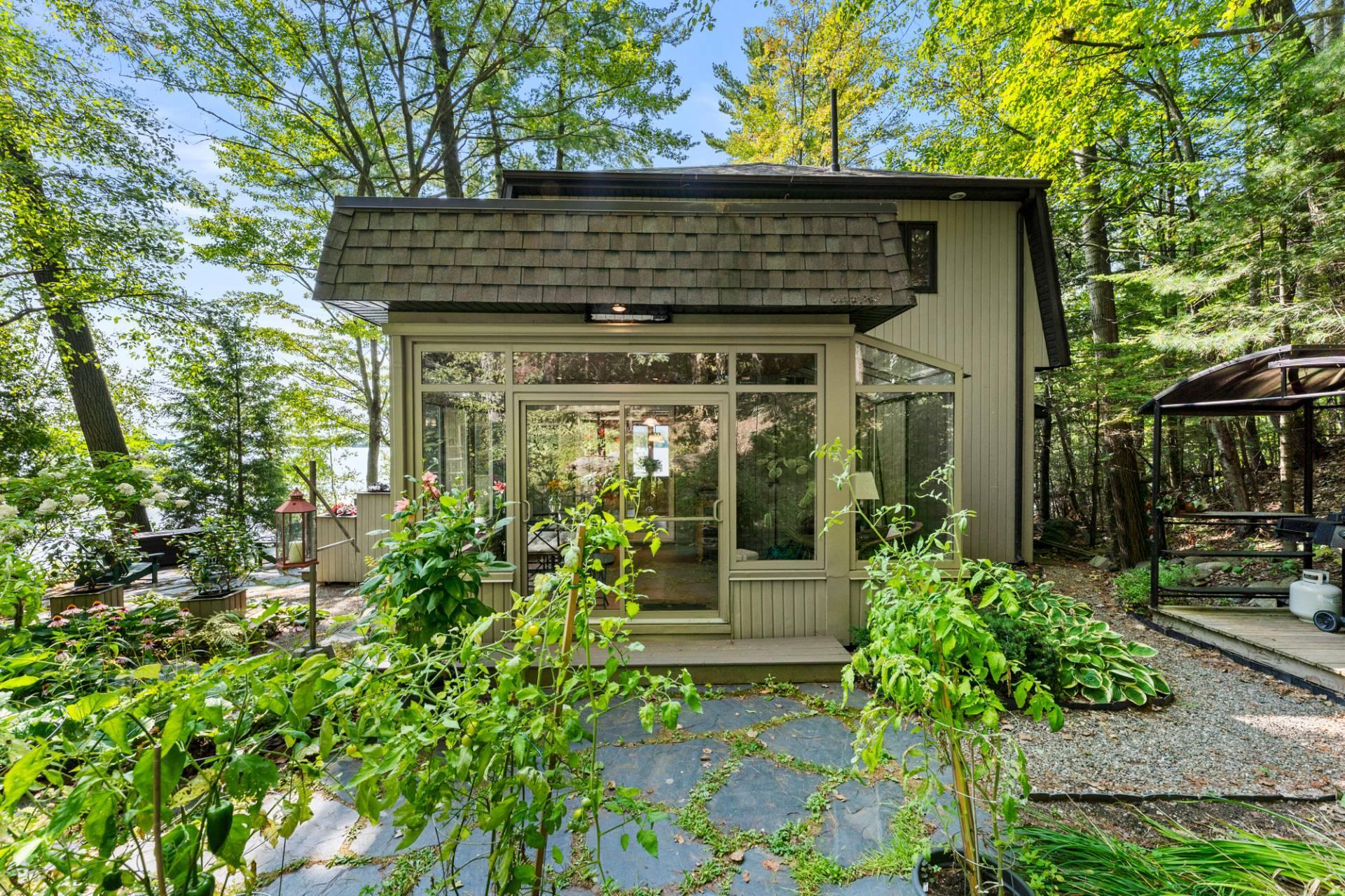 









490


Ch. Bouffard

,
Saint-Denis-de-Brompton,




QC
J0B2P0

