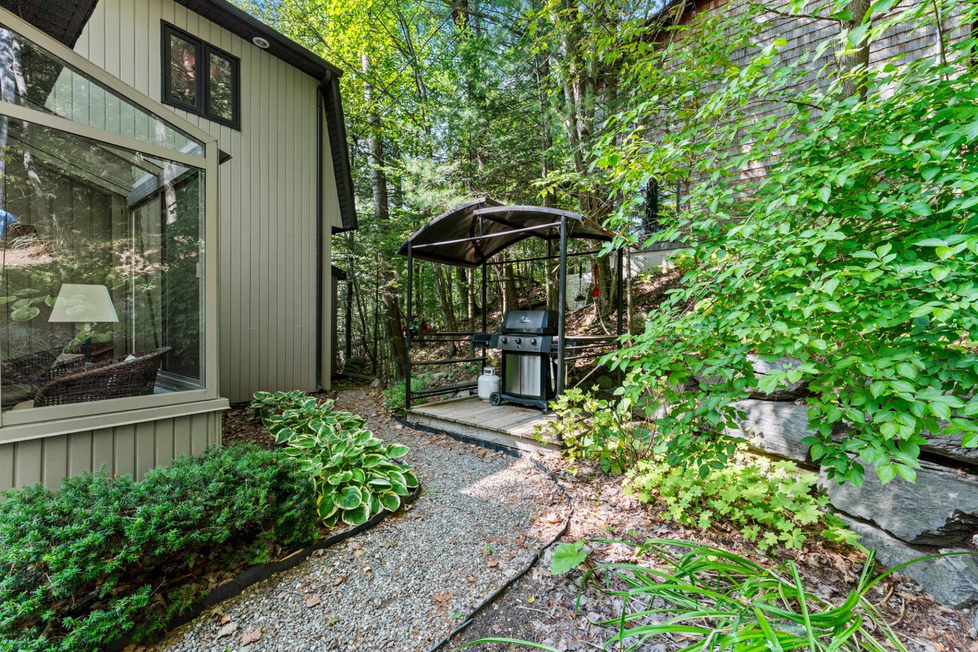 









490


Ch. Bouffard

,
Saint-Denis-de-Brompton,




QC
J0B2P0

