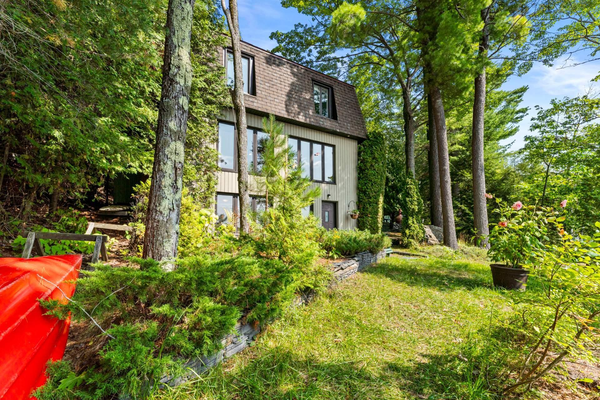 









490


Ch. Bouffard

,
Saint-Denis-de-Brompton,




QC
J0B2P0

