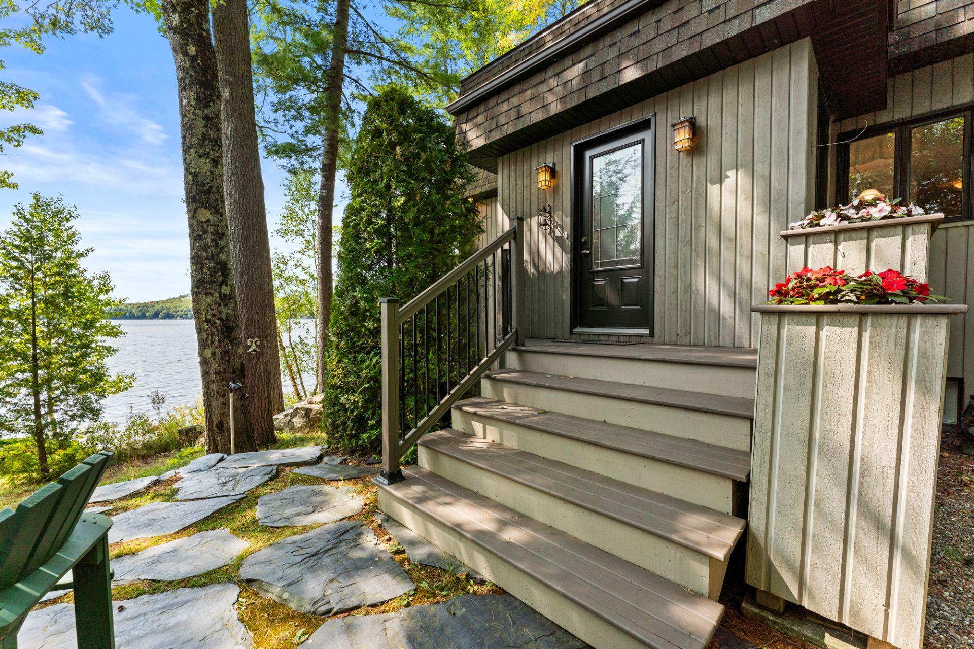 









490


Ch. Bouffard

,
Saint-Denis-de-Brompton,




QC
J0B2P0

