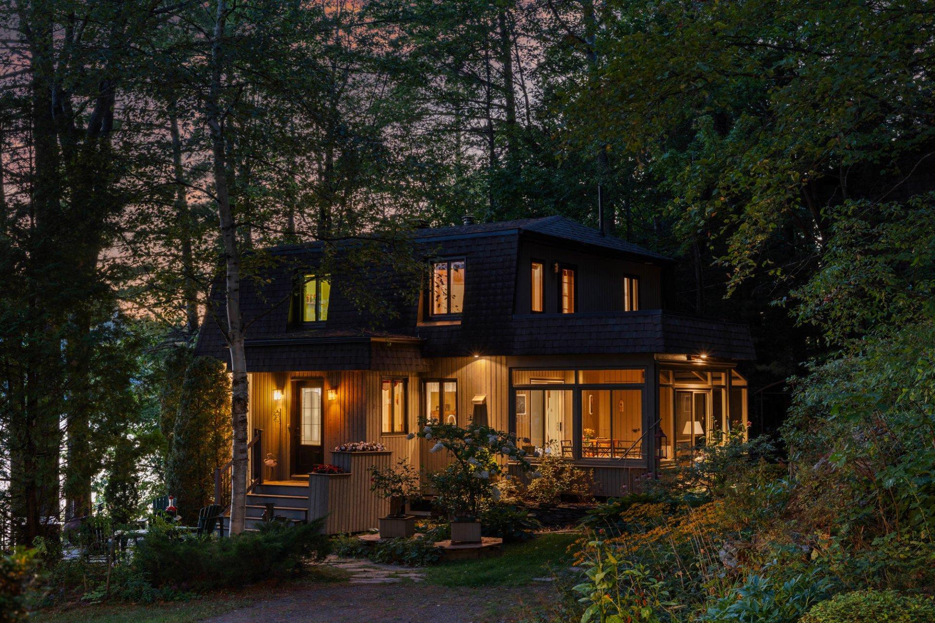 









490


Ch. Bouffard

,
Saint-Denis-de-Brompton,




QC
J0B2P0

