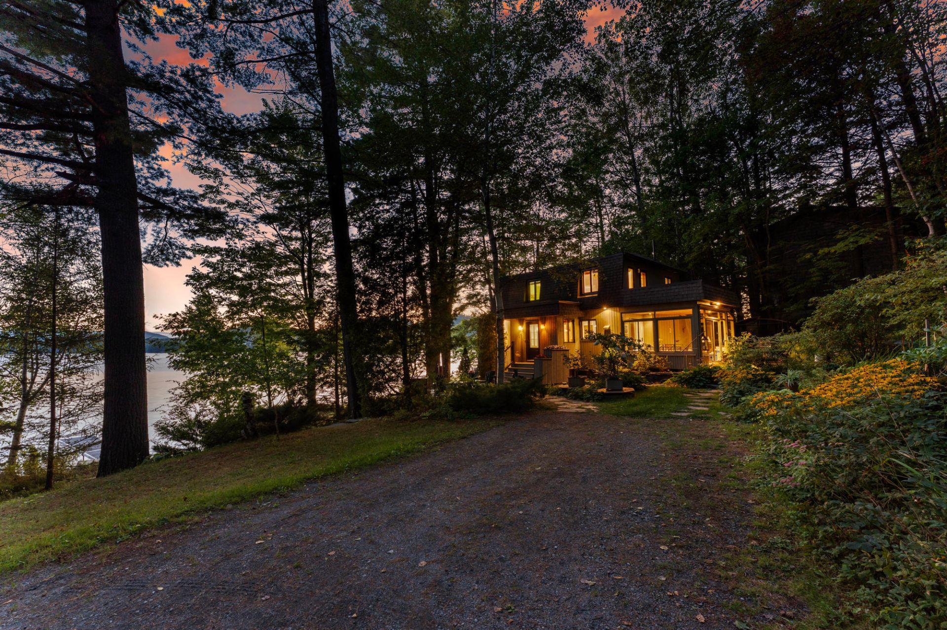 









490


Ch. Bouffard

,
Saint-Denis-de-Brompton,




QC
J0B2P0

