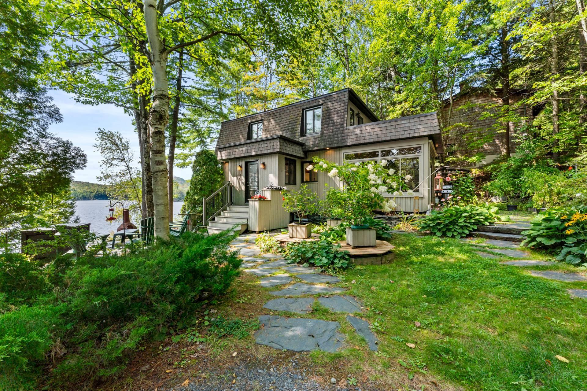 









490


Ch. Bouffard

,
Saint-Denis-de-Brompton,




QC
J0B2P0

