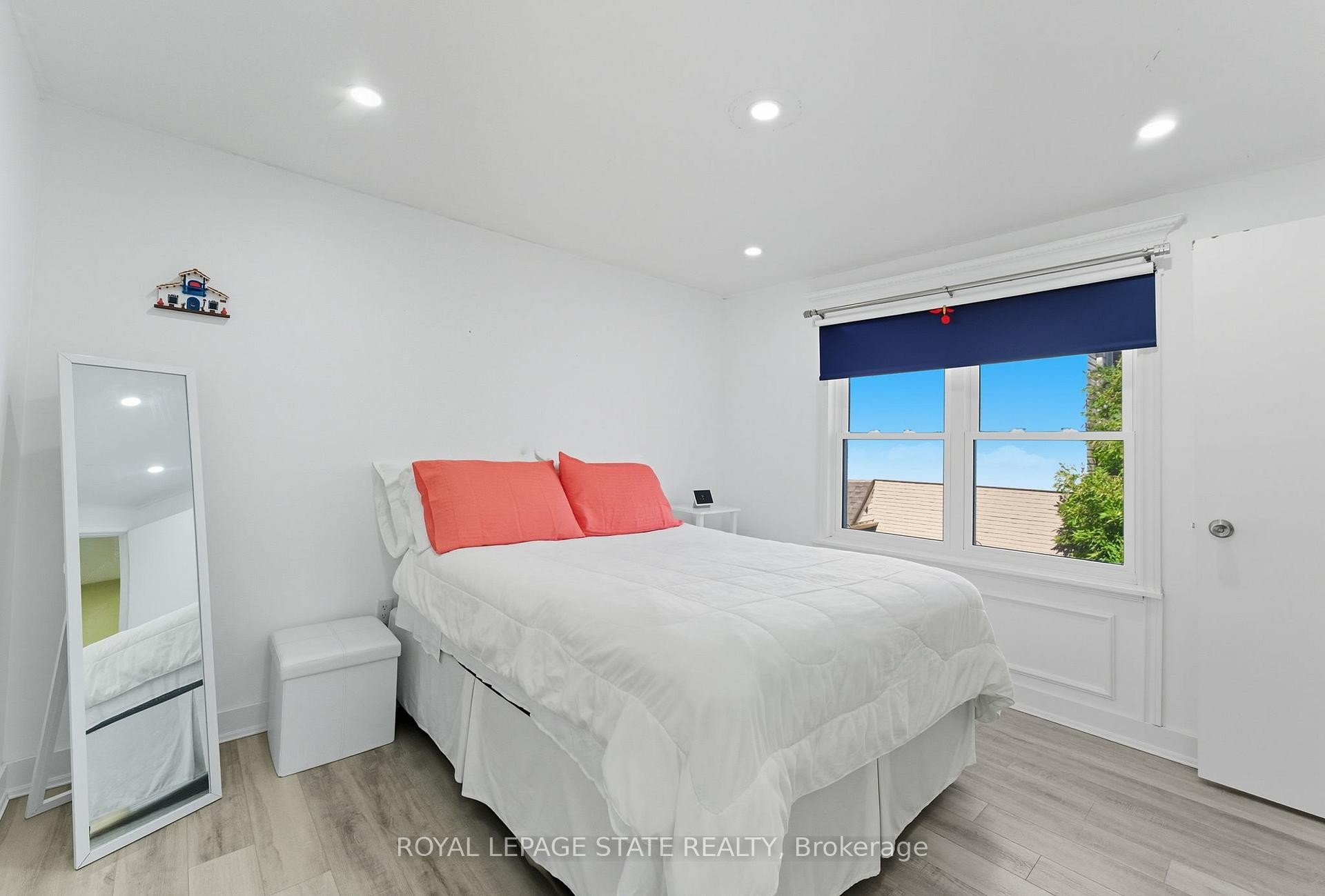 









1300


Upper Ottawa

Street, 6,
Hamilton,




ON
L8W 1M8

