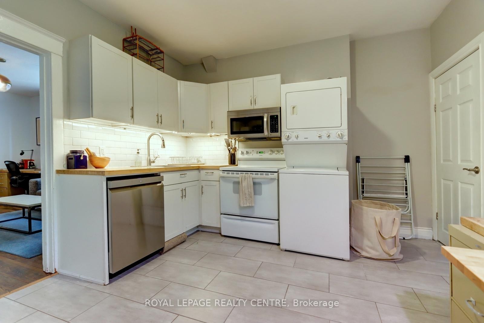 









23


Wyndham

Street,
Toronto,




ON
M6K 1R8

