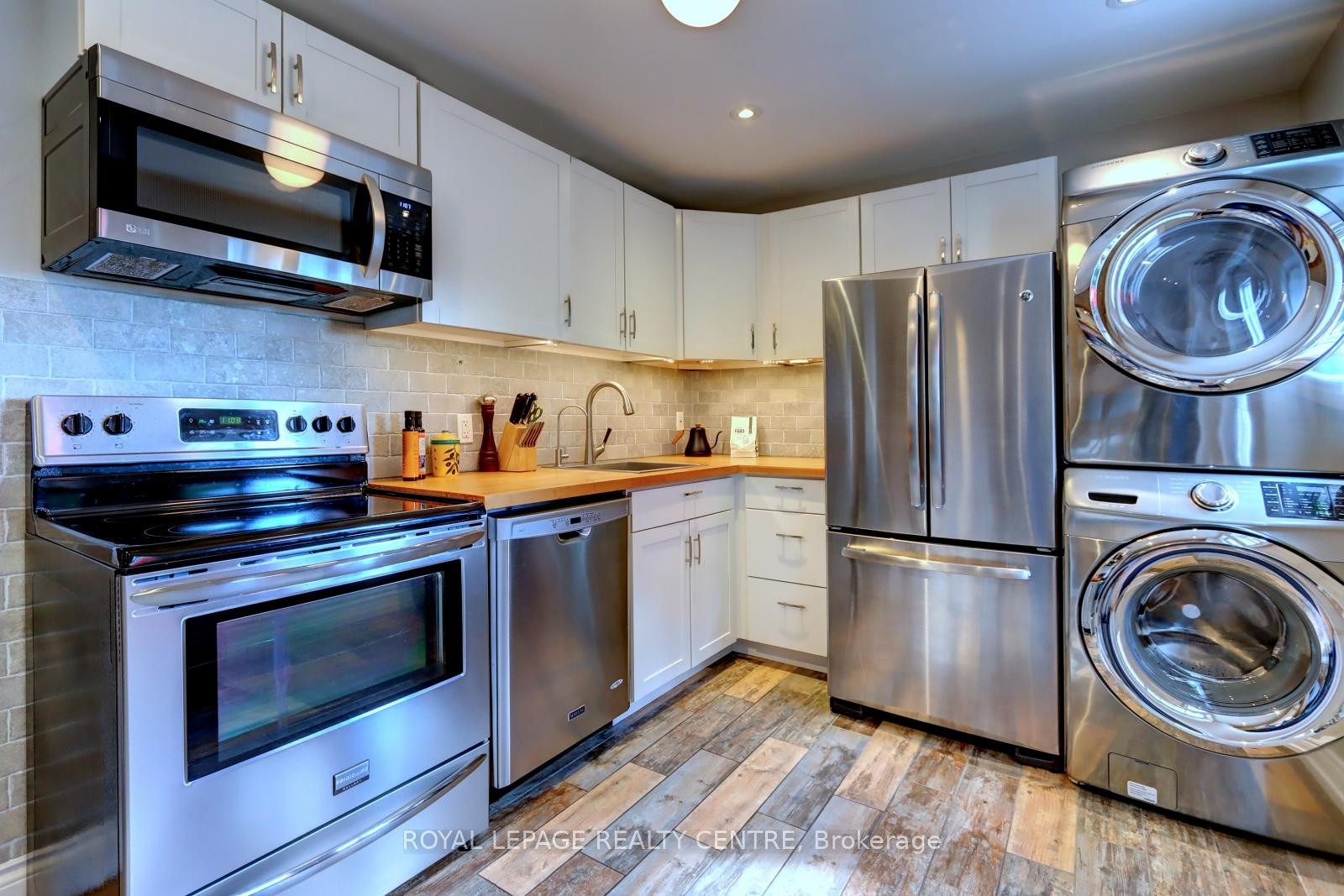 









23


Wyndham

Street,
Toronto,




ON
M6K 1R8

