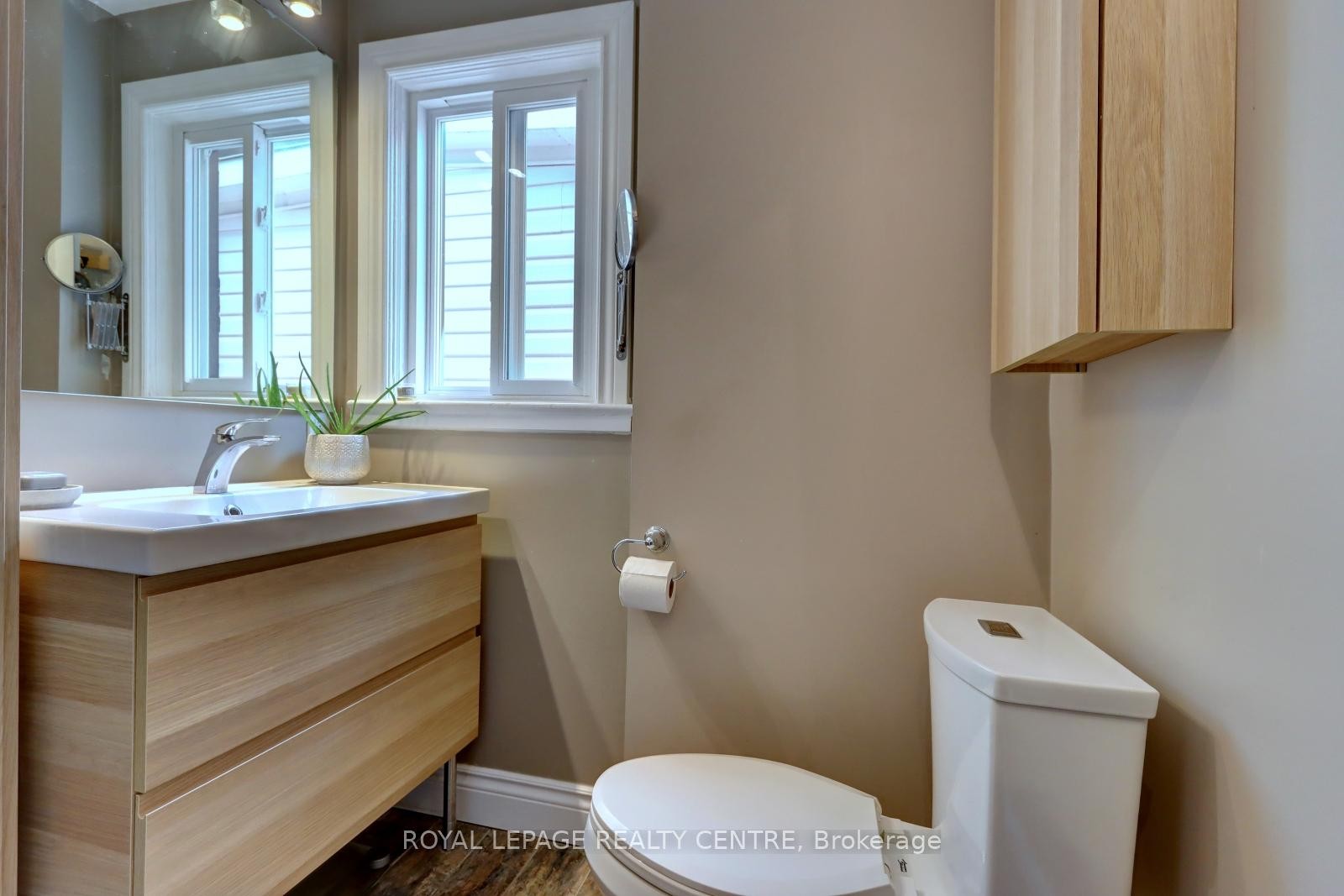 









23


Wyndham

Street,
Toronto,




ON
M6K 1R8

