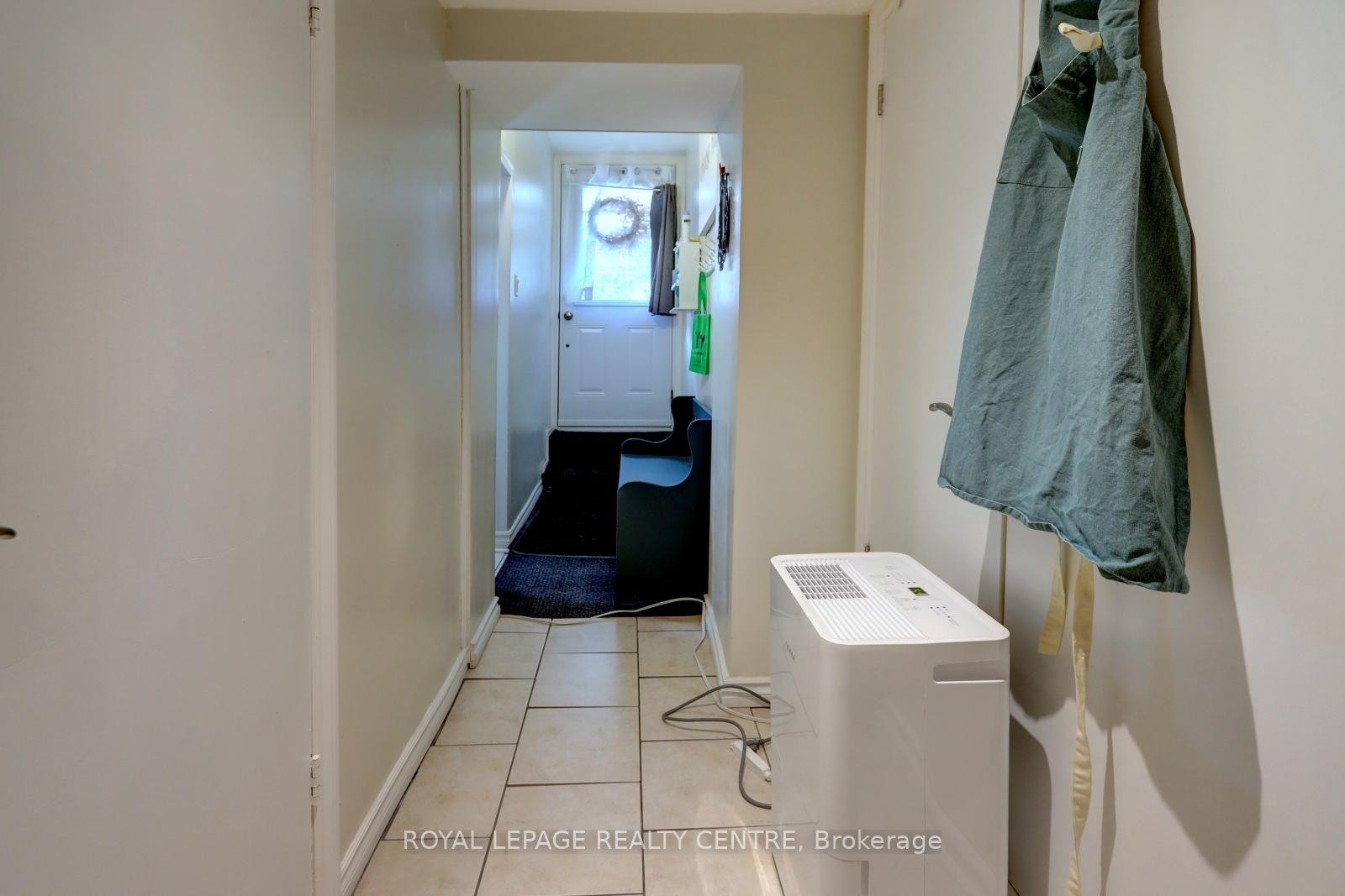 









23


Wyndham

Street,
Toronto,




ON
M6K 1R8

