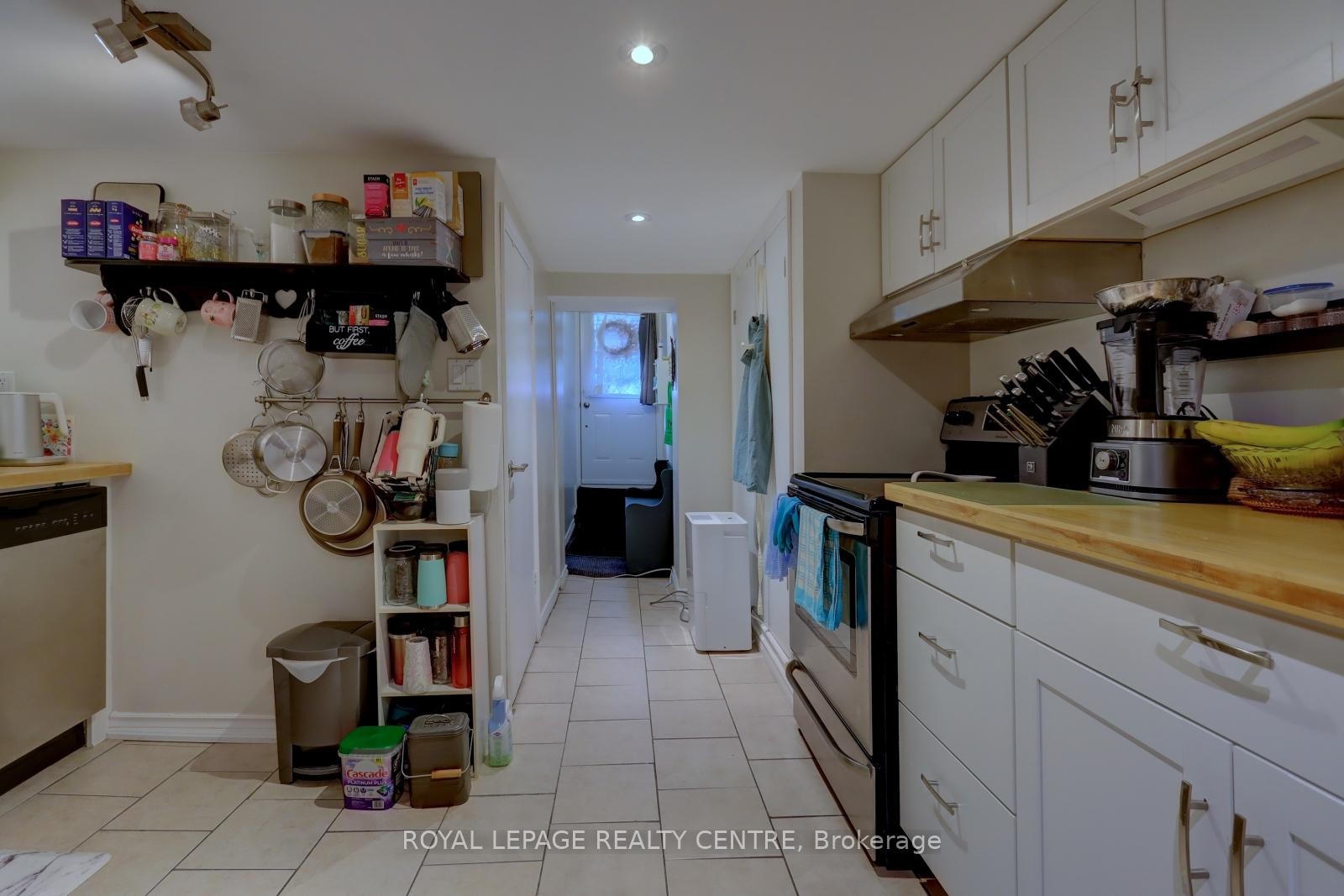 









23


Wyndham

Street,
Toronto,




ON
M6K 1R8

