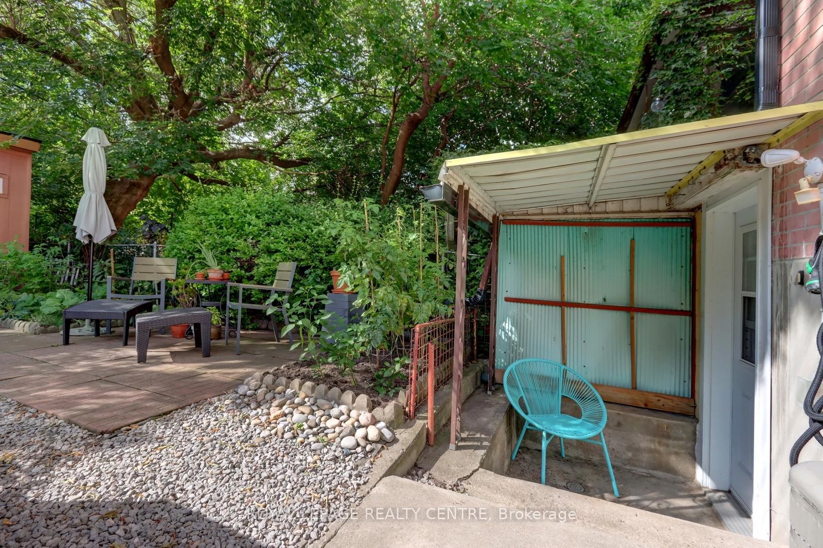 









23


Wyndham

Street,
Toronto,




ON
M6K 1R8

