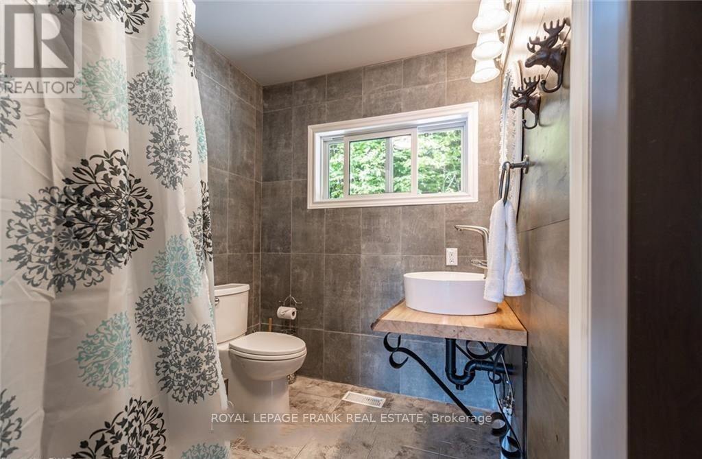












1758 PAPINEAU LAKE ROAD

,
Hastings Highlands (Wicklow Ward),




Ontario
K0L2R0

