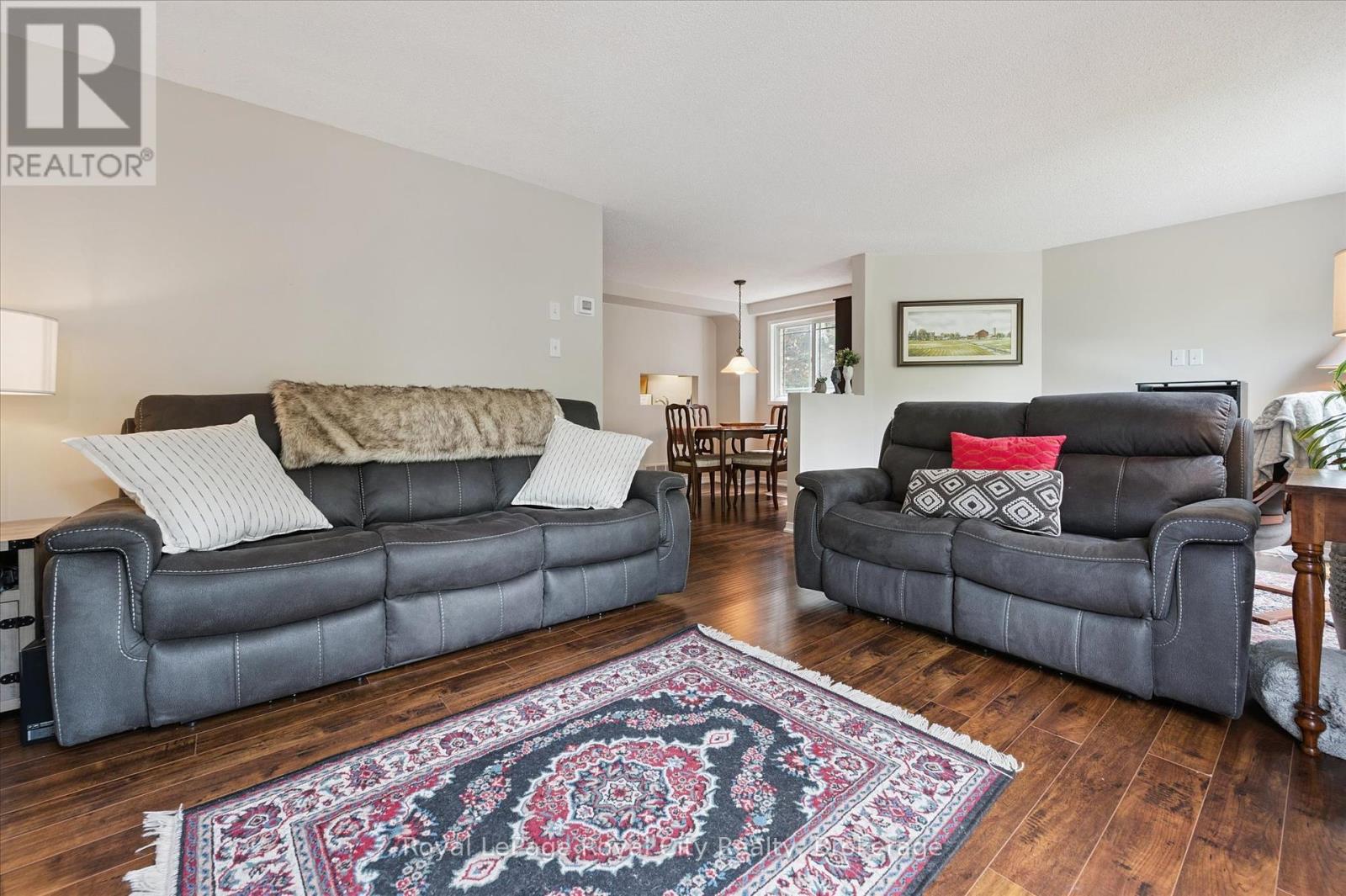 












487 FLANNERY DRIVE

,
Centre Wellington (Fergus),




Ontario
N1M3P2

