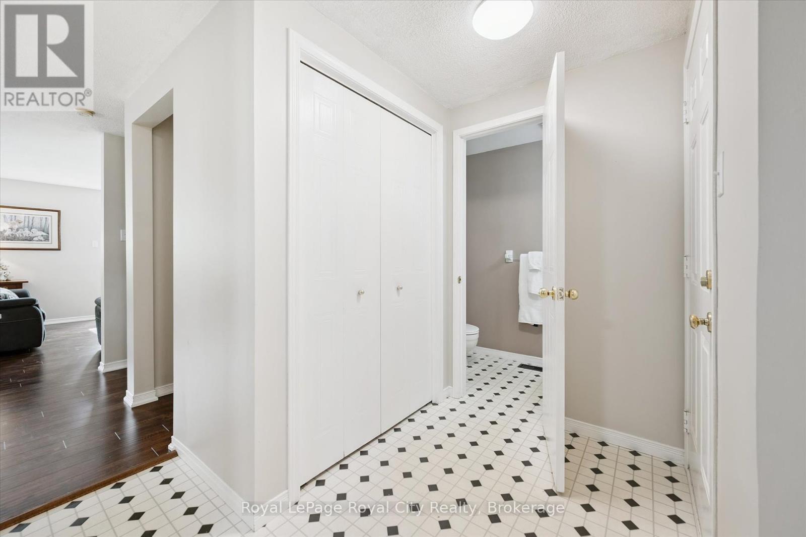 












487 FLANNERY DRIVE

,
Centre Wellington (Fergus),




Ontario
N1M3P2

