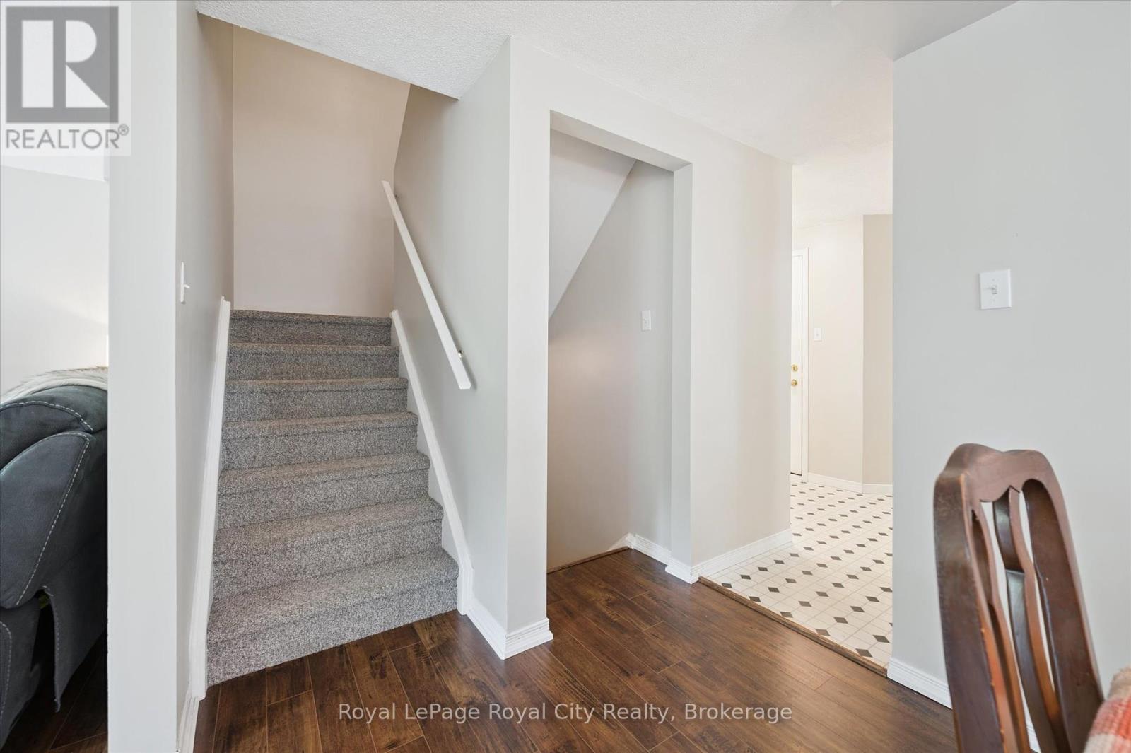 












487 FLANNERY DRIVE

,
Centre Wellington (Fergus),




Ontario
N1M3P2

