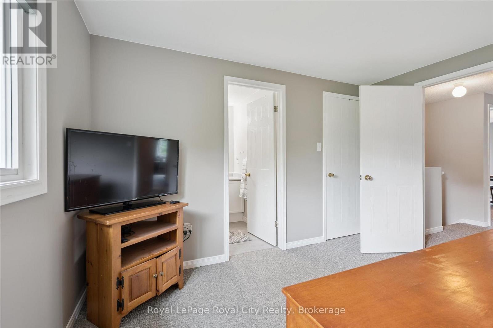 












487 FLANNERY DRIVE

,
Centre Wellington (Fergus),




Ontario
N1M3P2

