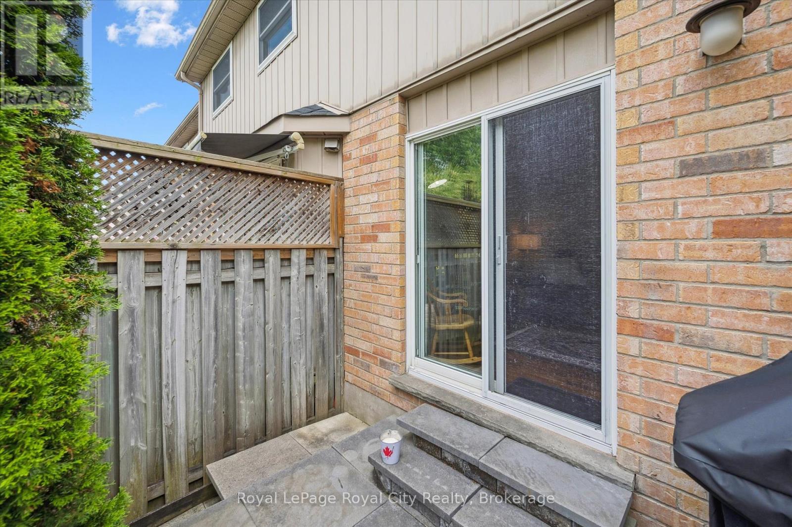 












487 FLANNERY DRIVE

,
Centre Wellington (Fergus),




Ontario
N1M3P2

