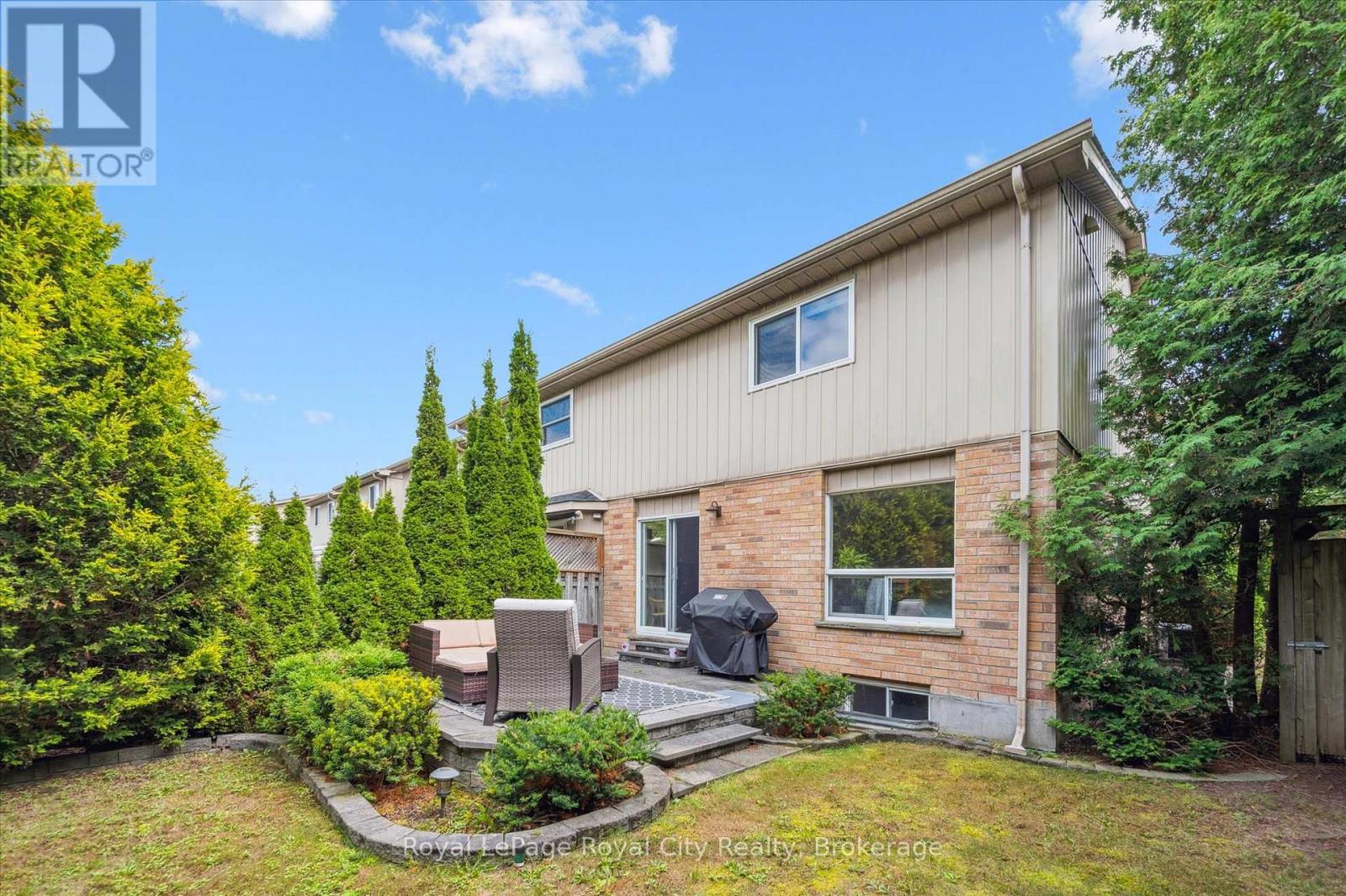 












487 FLANNERY DRIVE

,
Centre Wellington (Fergus),




Ontario
N1M3P2

