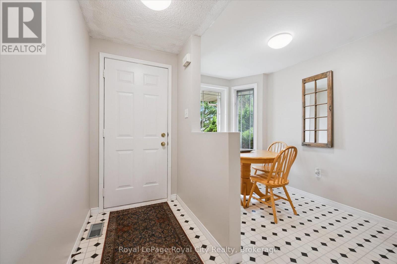 












487 FLANNERY DRIVE

,
Centre Wellington (Fergus),




Ontario
N1M3P2

