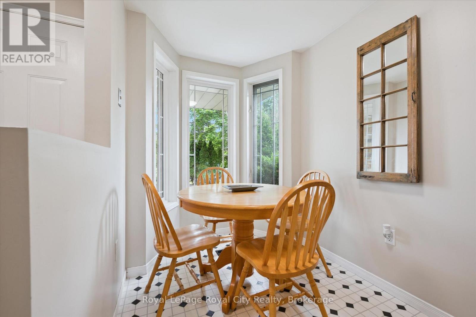 












487 FLANNERY DRIVE

,
Centre Wellington (Fergus),




Ontario
N1M3P2

