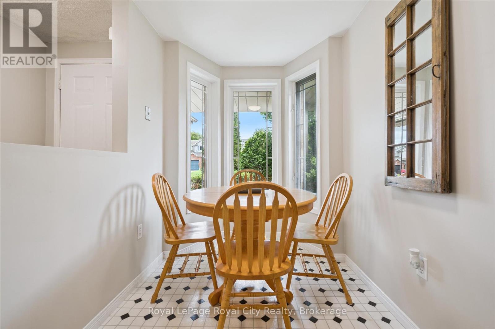 












487 FLANNERY DRIVE

,
Centre Wellington (Fergus),




Ontario
N1M3P2

