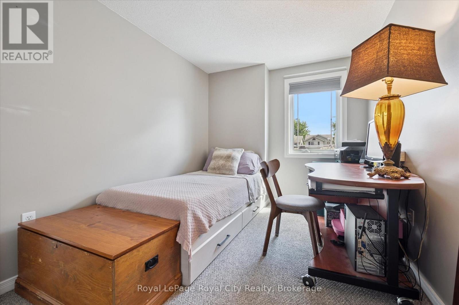 












487 FLANNERY DRIVE

,
Centre Wellington (Fergus),




Ontario
N1M3P2

