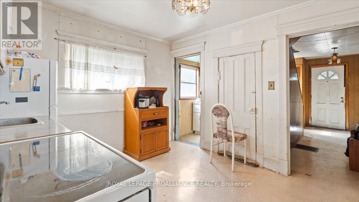 












51 1/2 NORTH FRONT STREET

,
Belleville (Belleville Ward),




Ontario
K8P3B2

