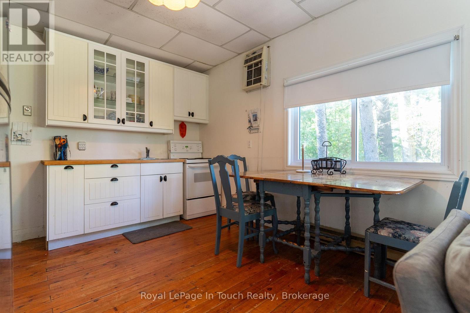 












944 RIVER ROAD E

,
Wasaga Beach,




Ontario
L9Z2P3

