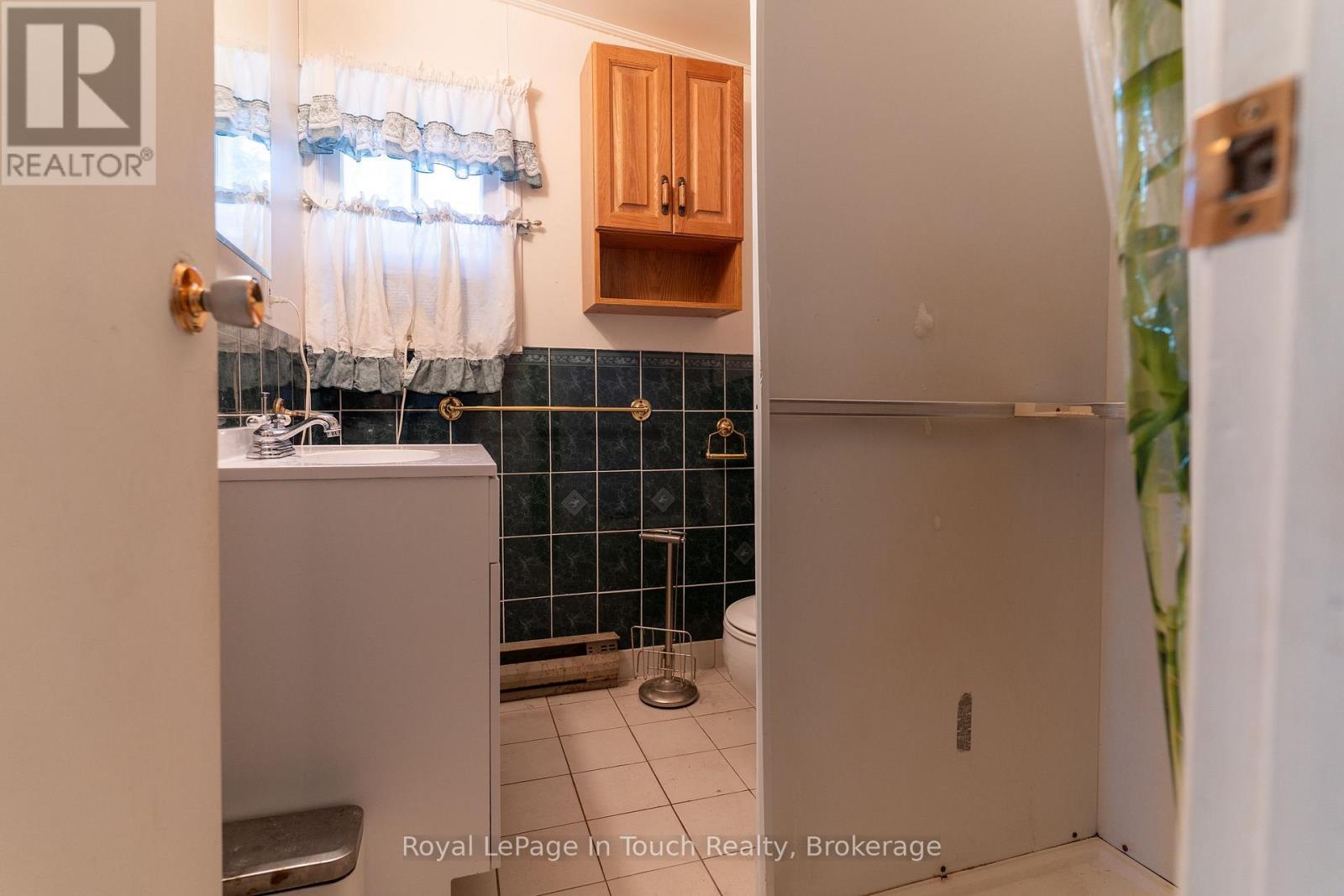 












944 RIVER ROAD E

,
Wasaga Beach,




Ontario
L9Z2P3

