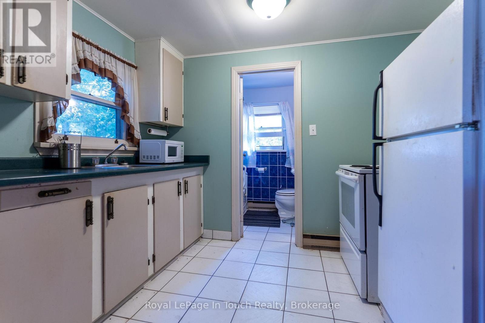 












944 RIVER ROAD E

,
Wasaga Beach,




Ontario
L9Z2P3

