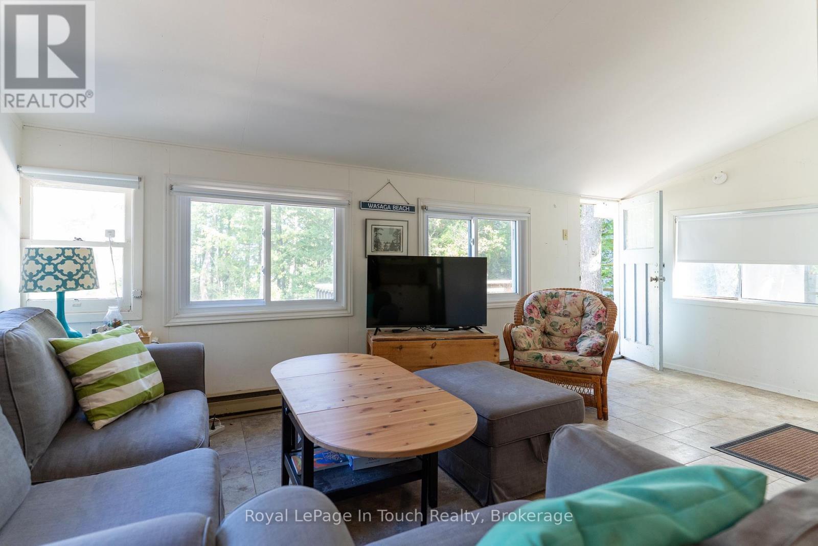












944 RIVER ROAD E

,
Wasaga Beach,




Ontario
L9Z2P3

