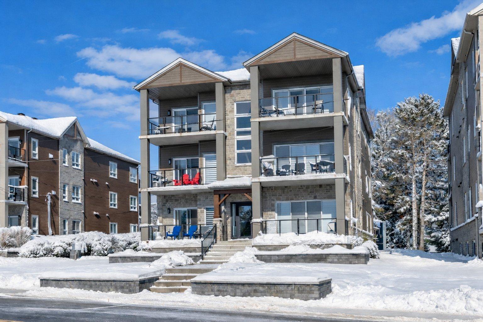 









281


Rue Principale

, 202,
Saint-Donat,




QC
J0T2C0

