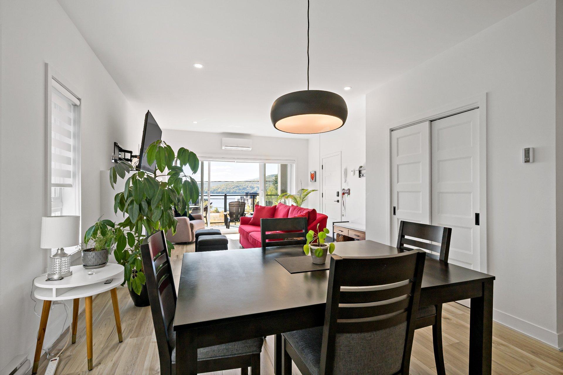 









281


Rue Principale

, 202,
Saint-Donat,




QC
J0T2C0

