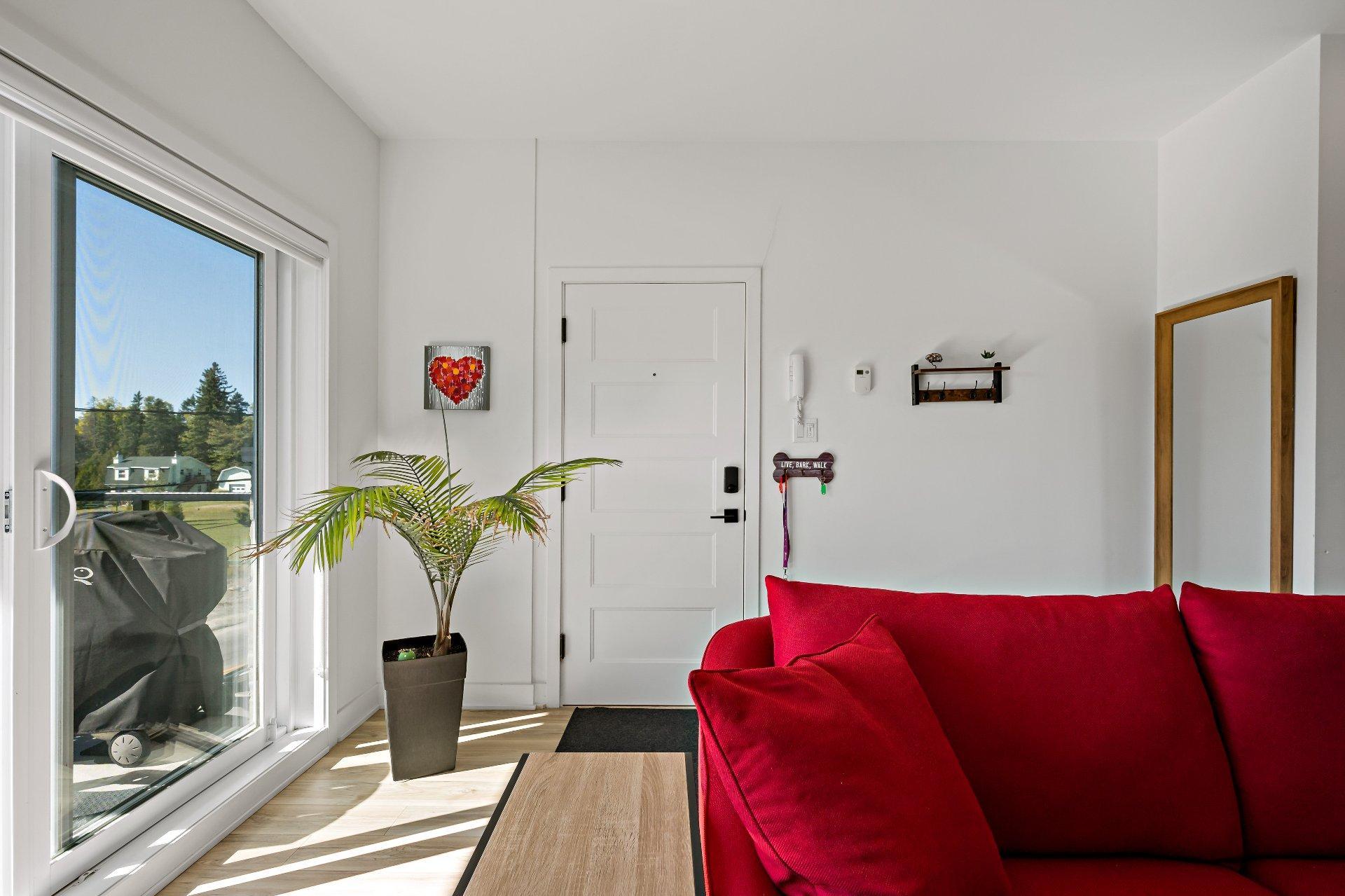 









281


Rue Principale

, 202,
Saint-Donat,




QC
J0T2C0

