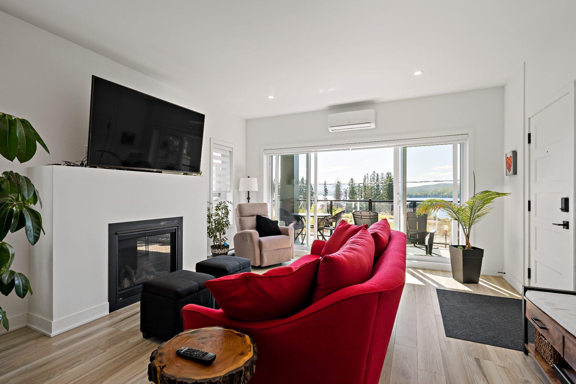 









281


Rue Principale

, 202,
Saint-Donat,




QC
J0T2C0

