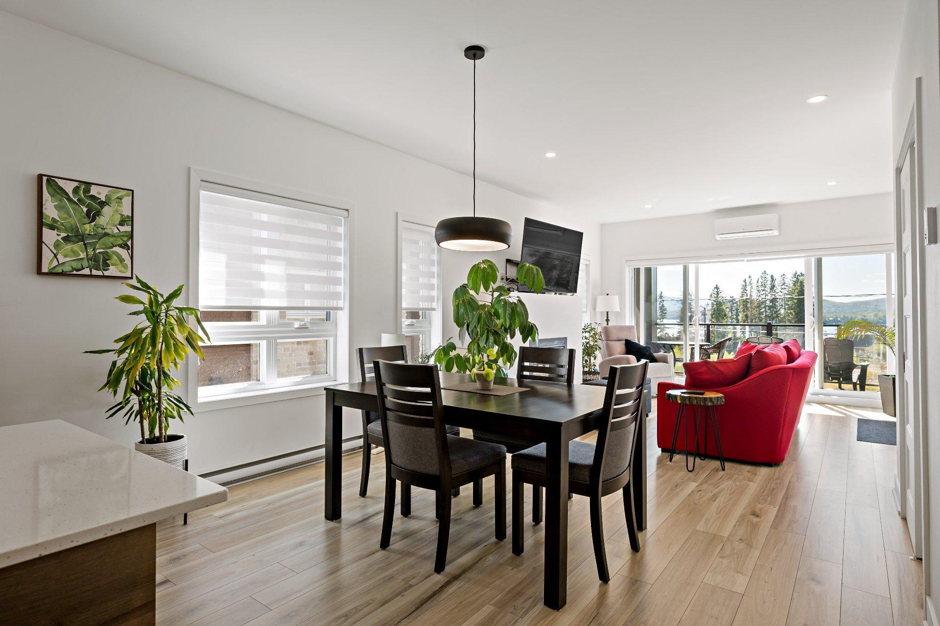 









281


Rue Principale

, 202,
Saint-Donat,




QC
J0T2C0

