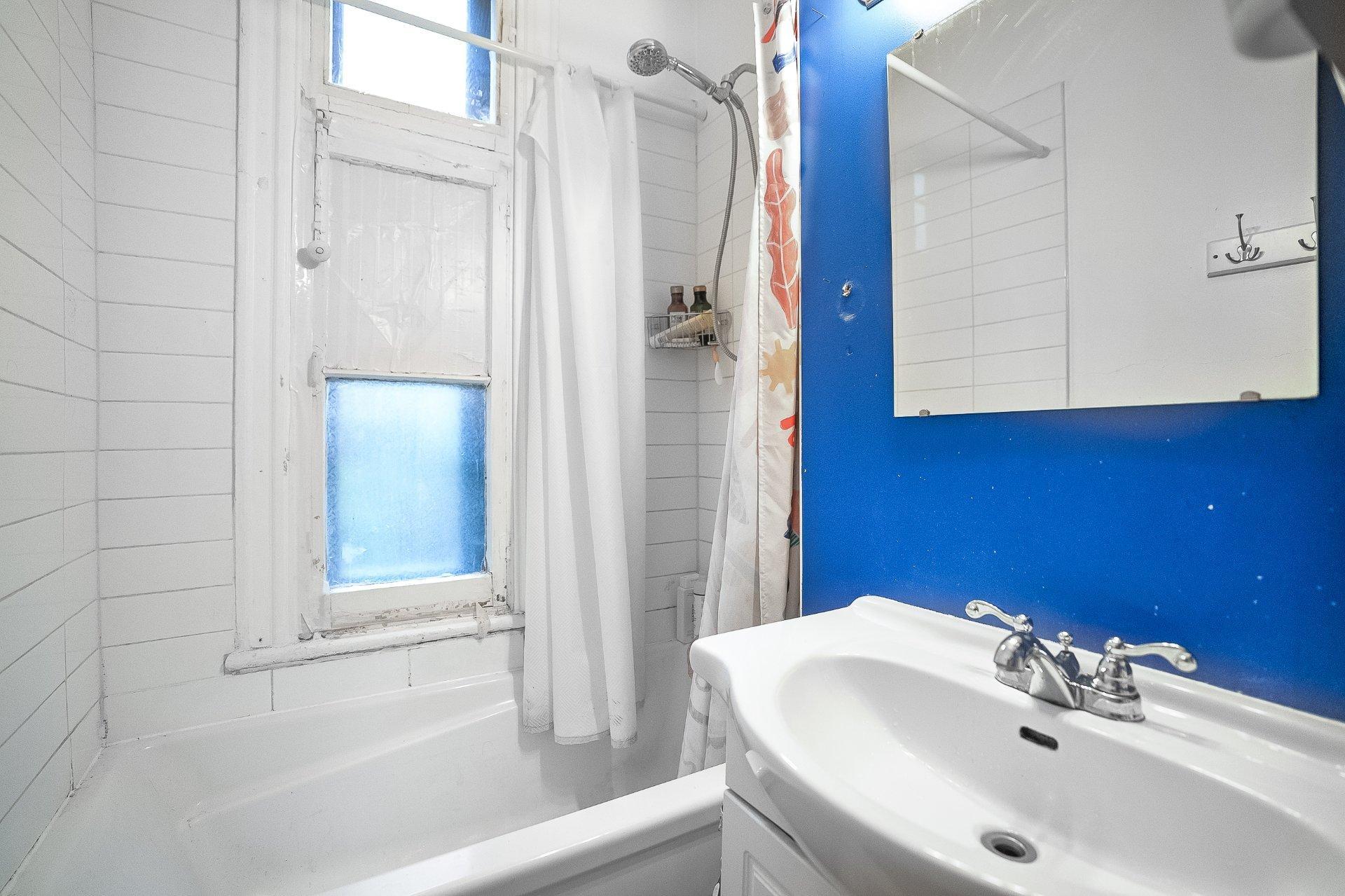 









4539

 - 4543


Av. De Lorimier

,
Montréal (Le Plateau-Mont-Royal),




QC
H2H2B4

