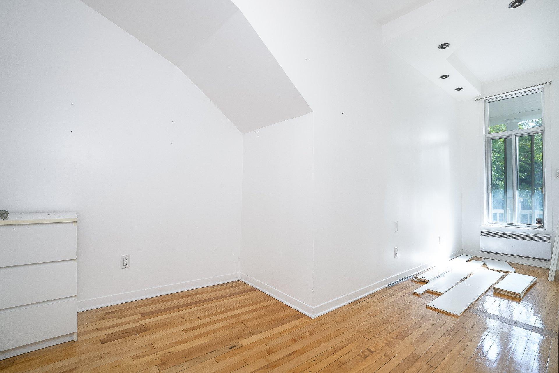 









4539

 - 4543


Av. De Lorimier

,
Montréal (Le Plateau-Mont-Royal),




QC
H2H2B4

