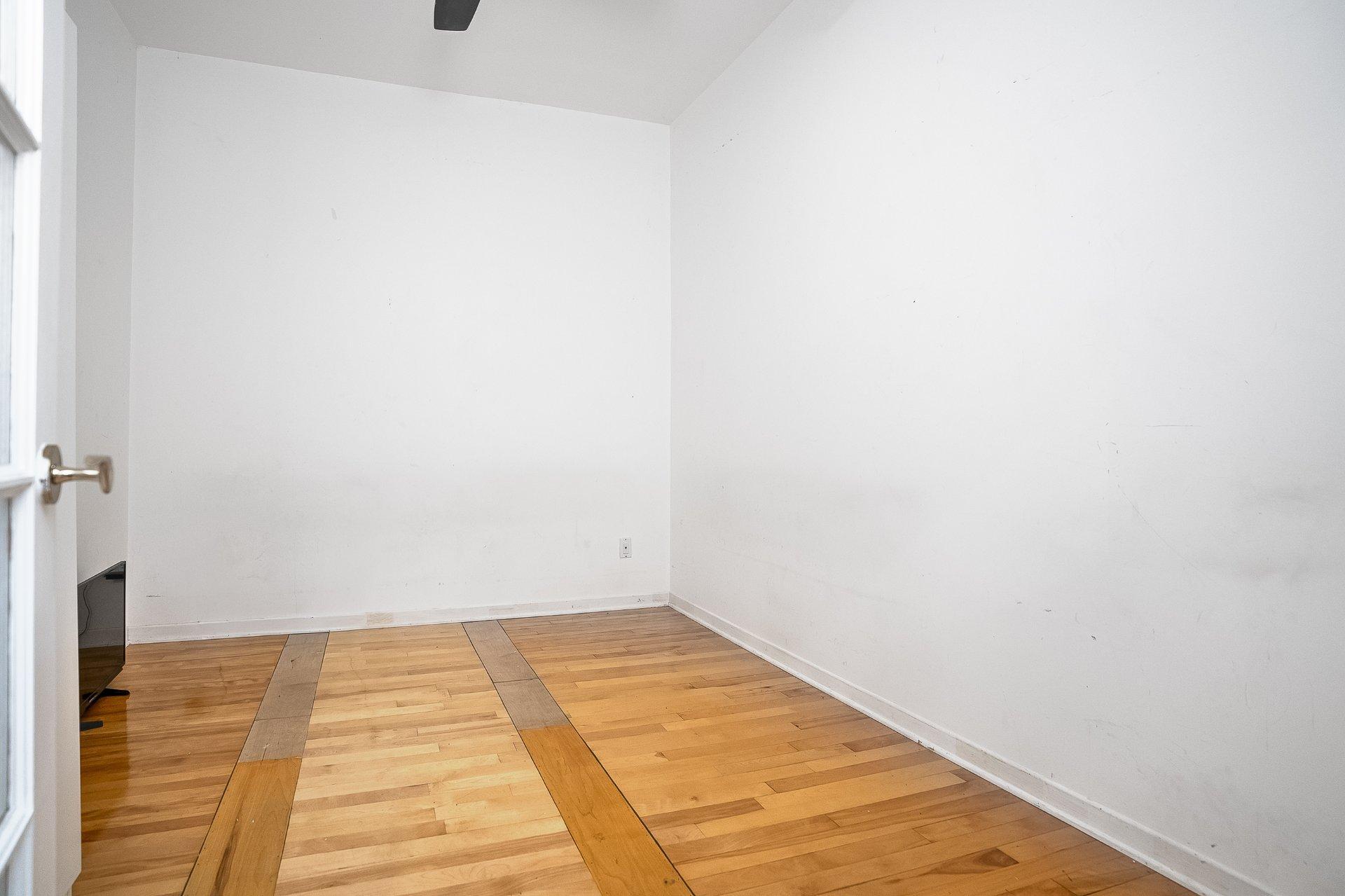 









4539

 - 4543


Av. De Lorimier

,
Montréal (Le Plateau-Mont-Royal),




QC
H2H2B4

