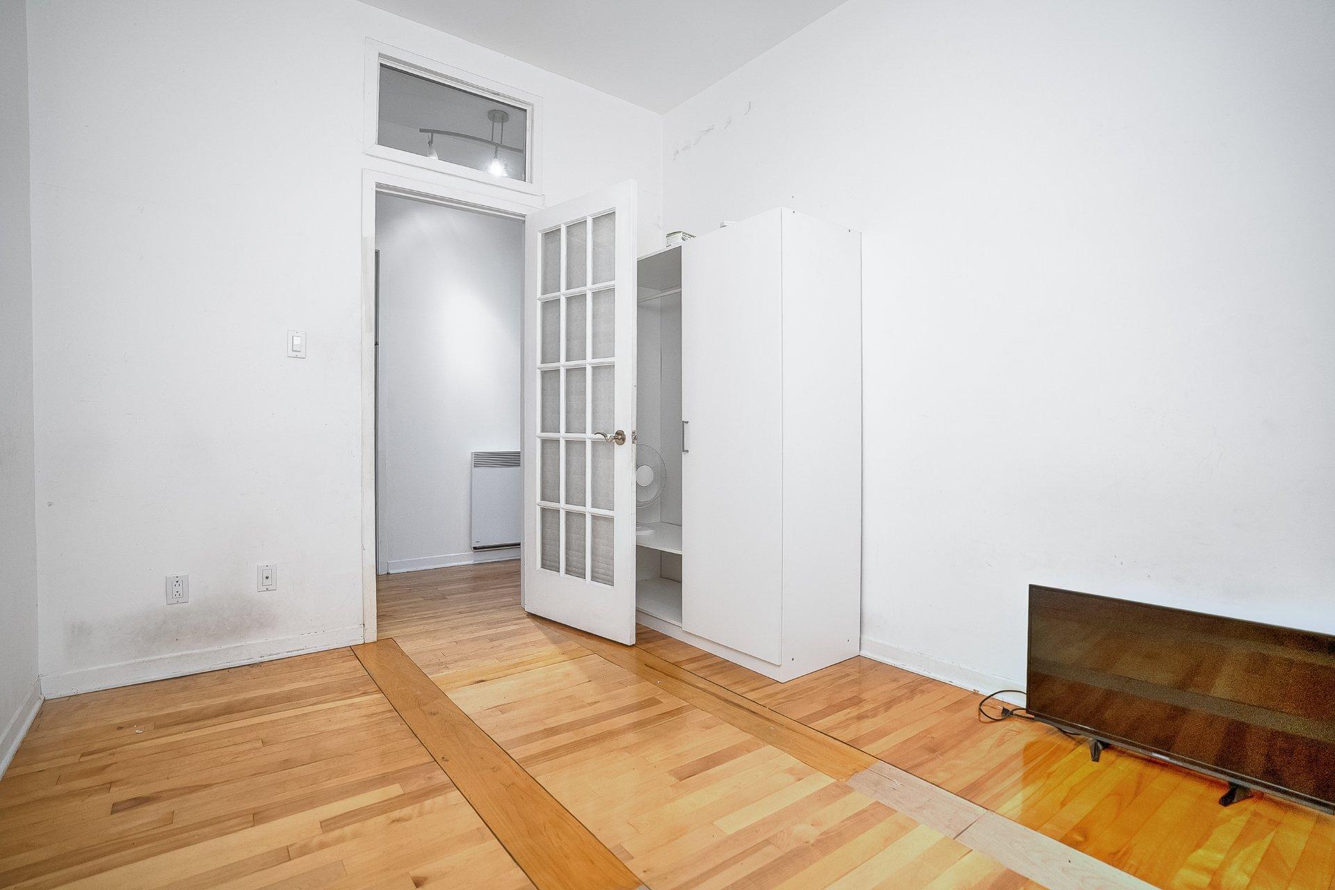 









4539

 - 4543


Av. De Lorimier

,
Montréal (Le Plateau-Mont-Royal),




QC
H2H2B4

