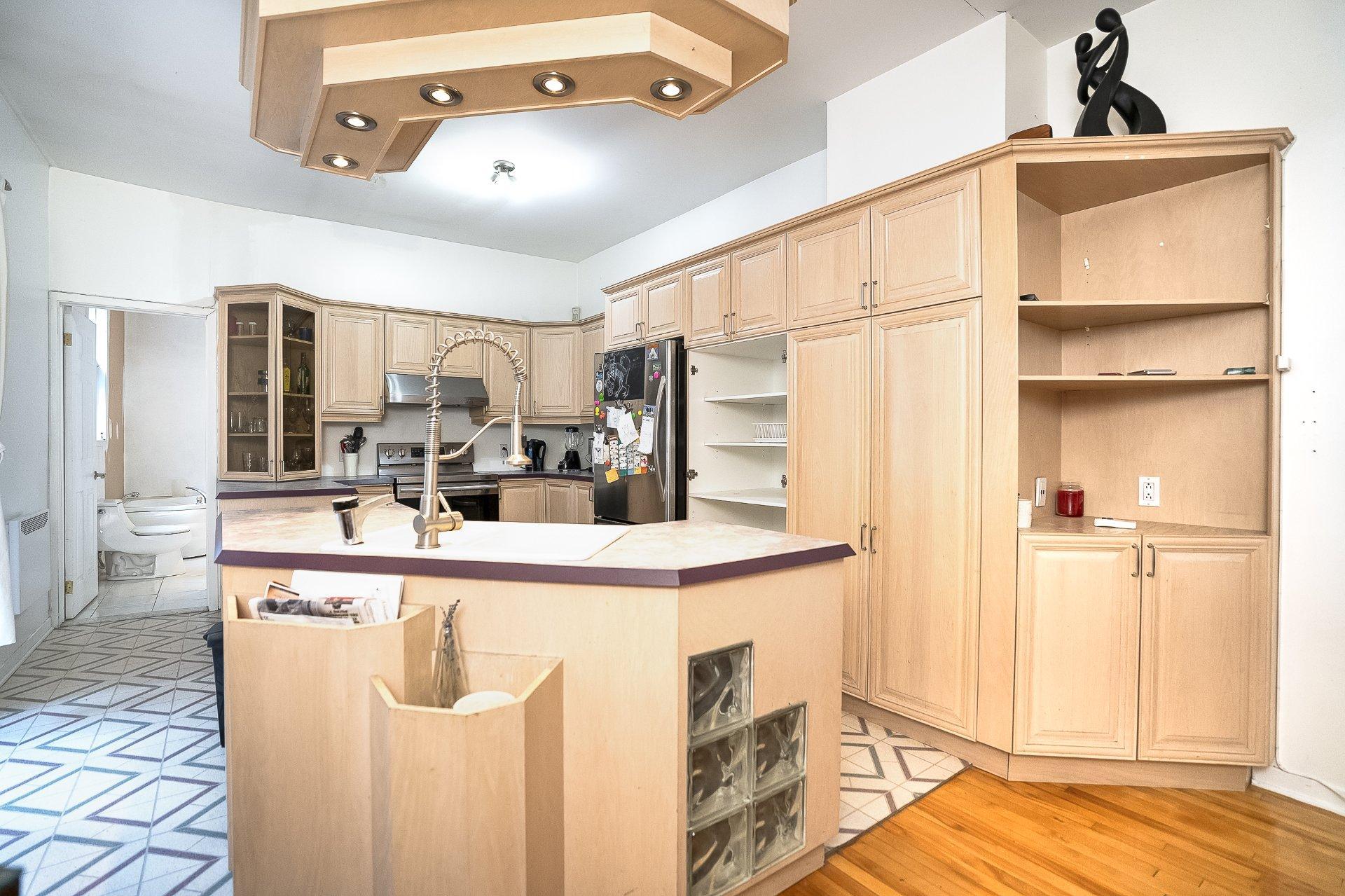 









4539

 - 4543


Av. De Lorimier

,
Montréal (Le Plateau-Mont-Royal),




QC
H2H2B4

