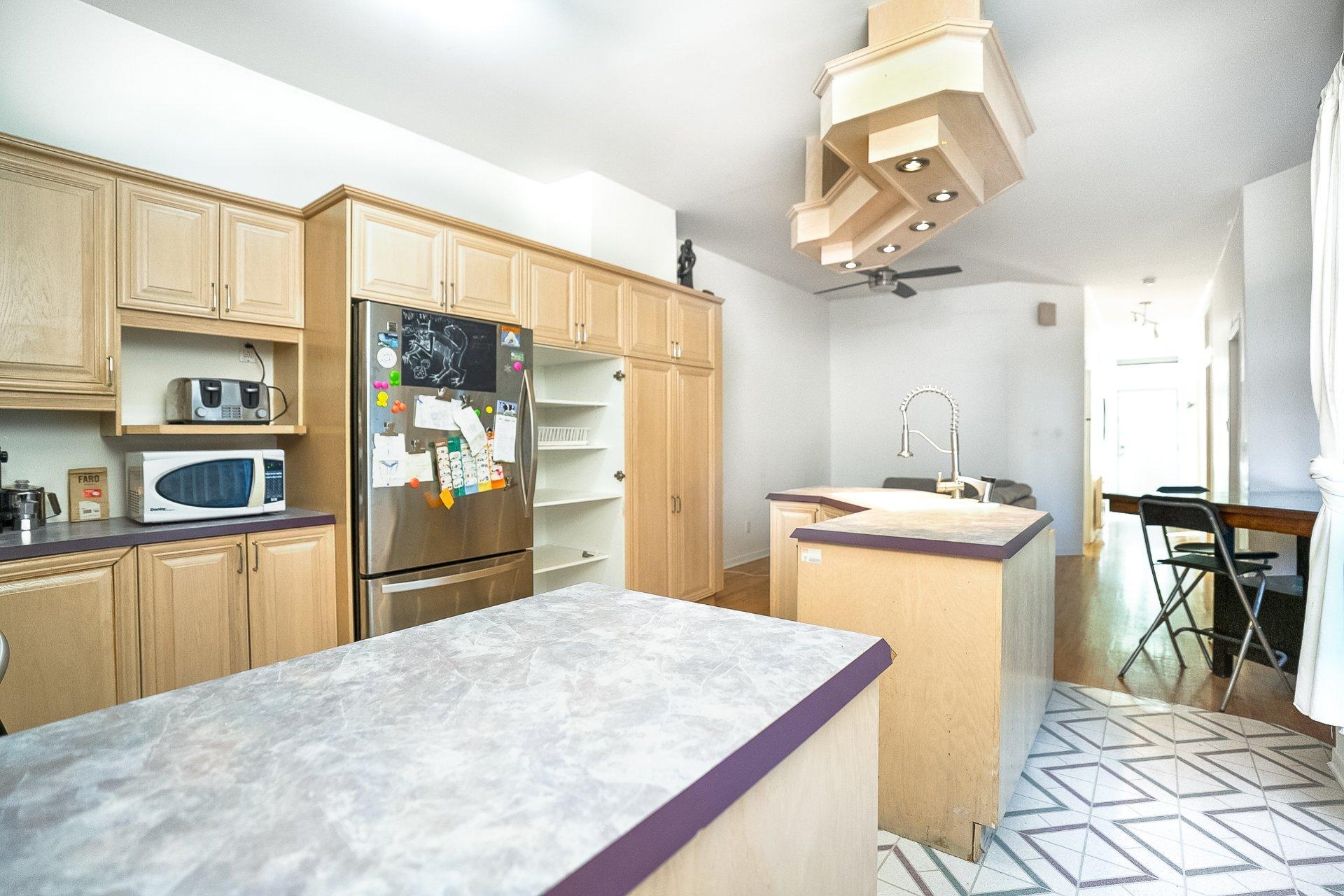 









4539

 - 4543


Av. De Lorimier

,
Montréal (Le Plateau-Mont-Royal),




QC
H2H2B4

