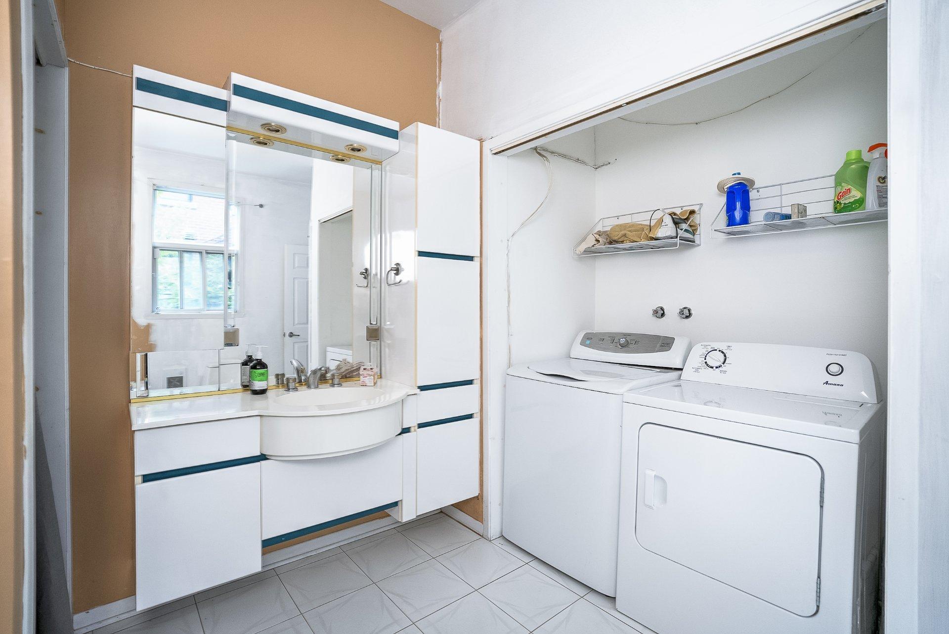 









4539

 - 4543


Av. De Lorimier

,
Montréal (Le Plateau-Mont-Royal),




QC
H2H2B4

