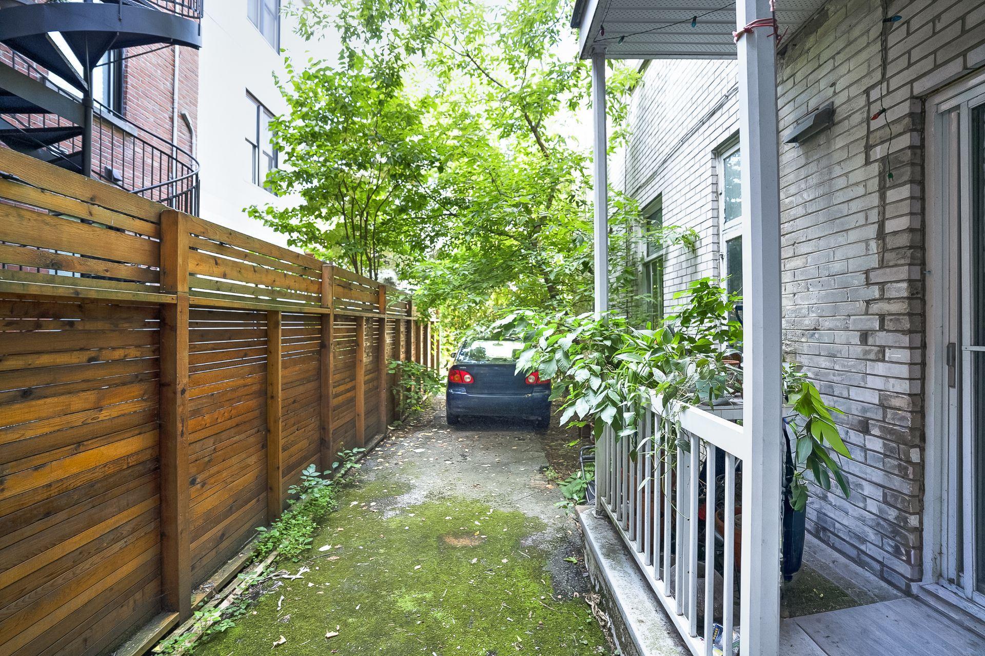 









4539

 - 4543


Av. De Lorimier

,
Montréal (Le Plateau-Mont-Royal),




QC
H2H2B4

