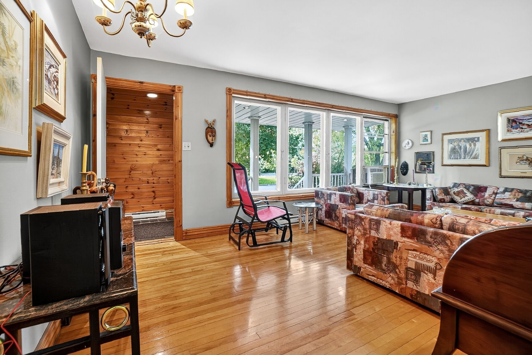 









105


Av. de Picardie

,
Saint-Lambert,




QC
J4S1H9

