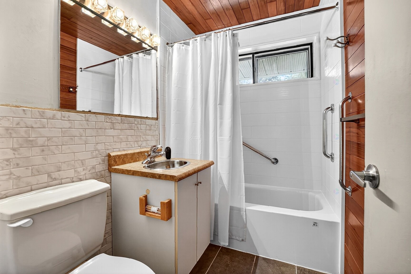 









105


Av. de Picardie

,
Saint-Lambert,




QC
J4S1H9

