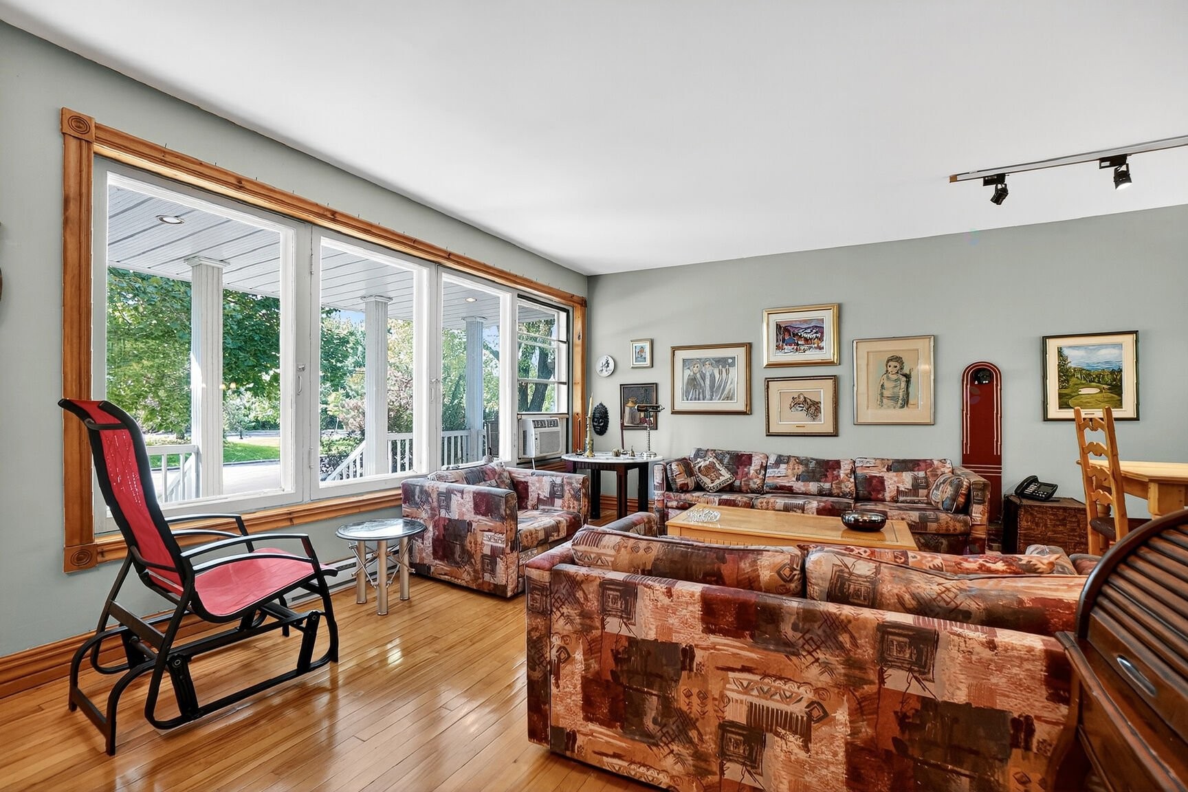 









105


Av. de Picardie

,
Saint-Lambert,




QC
J4S1H9

