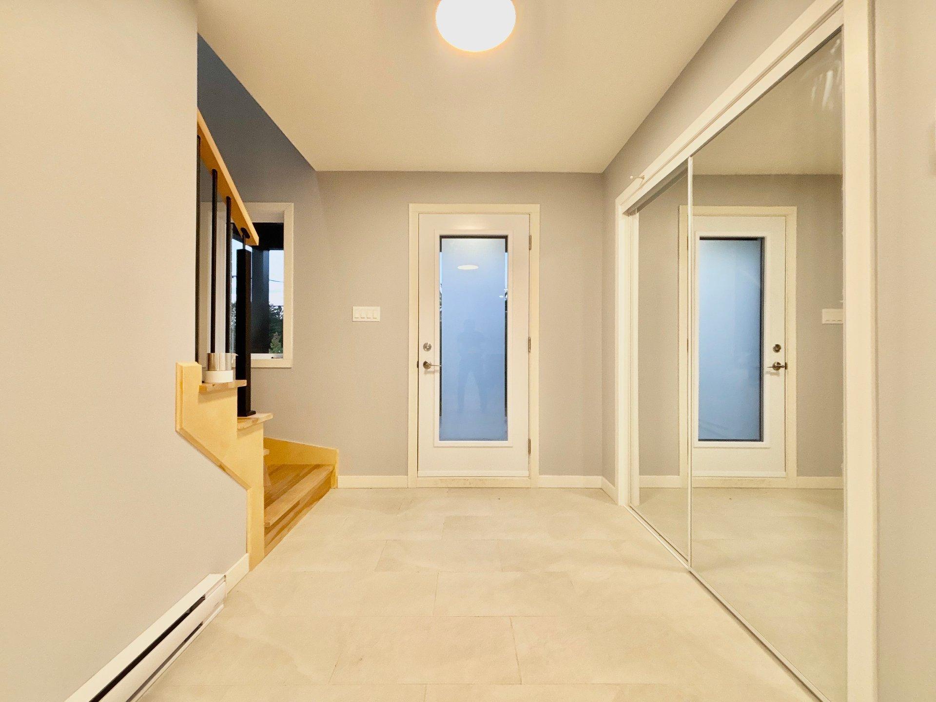 









28


45e Avenue

,
Sainte-Marthe-sur-le-Lac,




QC
J0N1P0


