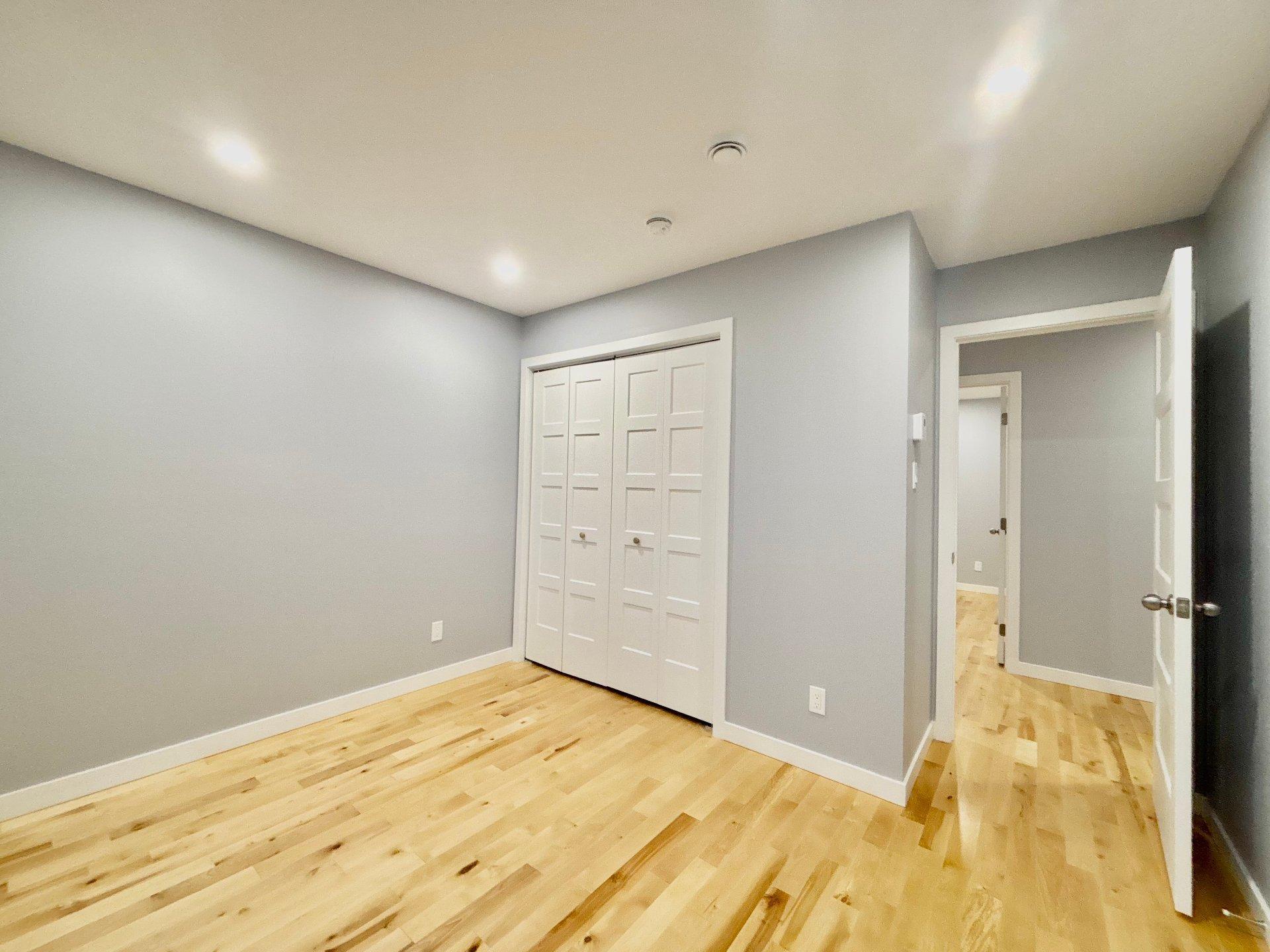 









28


45e Avenue

,
Sainte-Marthe-sur-le-Lac,




QC
J0N1P0


