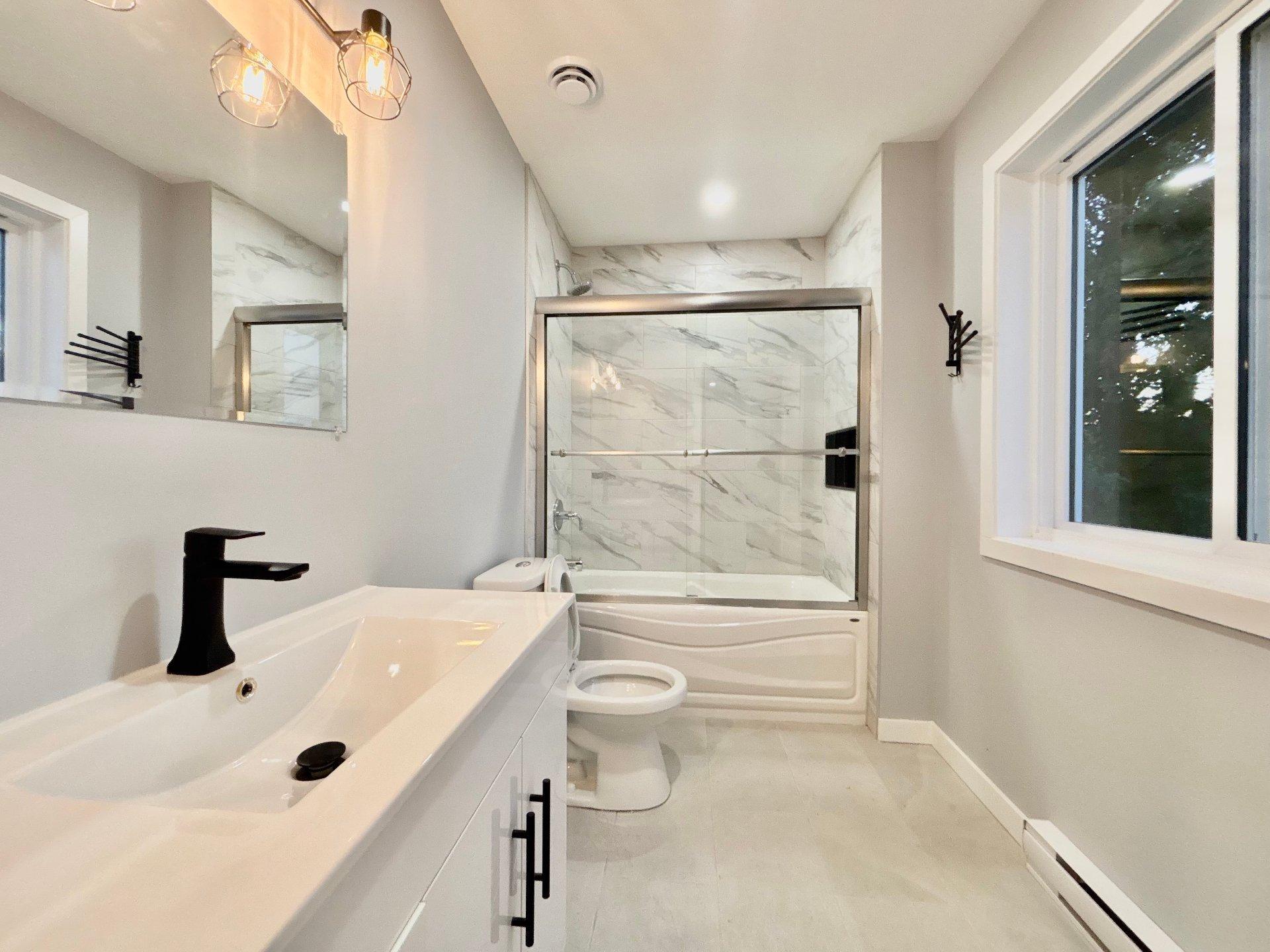 









28


45e Avenue

,
Sainte-Marthe-sur-le-Lac,




QC
J0N1P0

