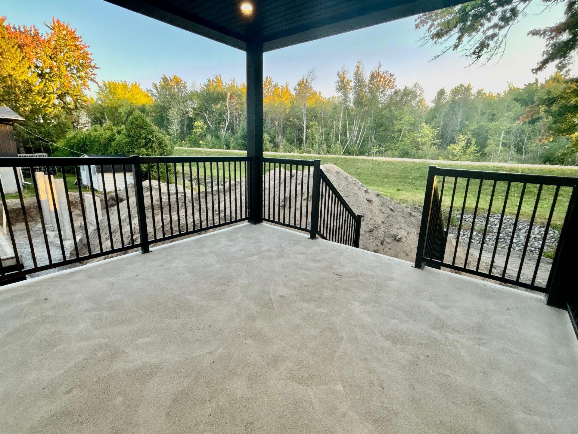 









28


45e Avenue

,
Sainte-Marthe-sur-le-Lac,




QC
J0N1P0

